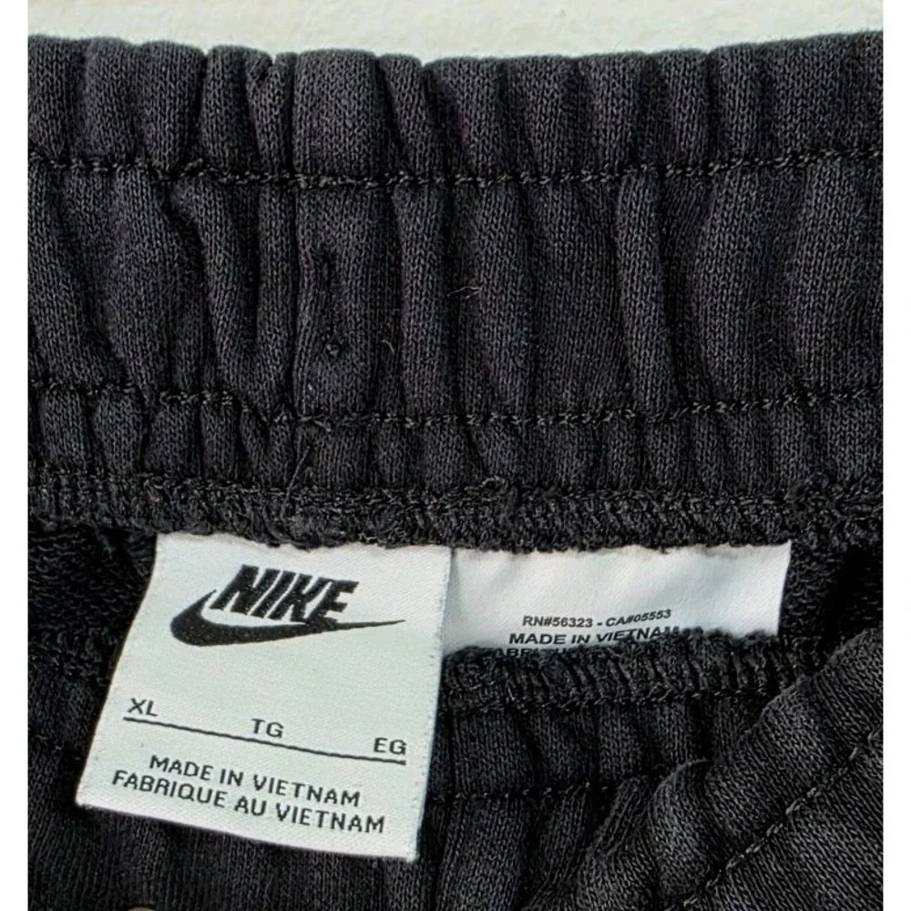 Nike Boys Youth Standard Fit Black Gray White Swoosh‎ Logo Shorts Sz XL NEW Gym